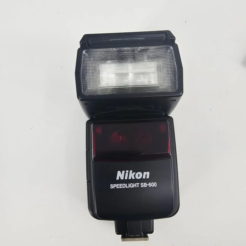 Nikon D70S 6.1MP Digital SLR Camera Kit 18-70mm Nikkor 4-5.6/70-300 TESTED